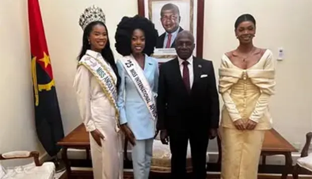 Chefe da diplomacia angolana recebe miss internacional do Zimbabué