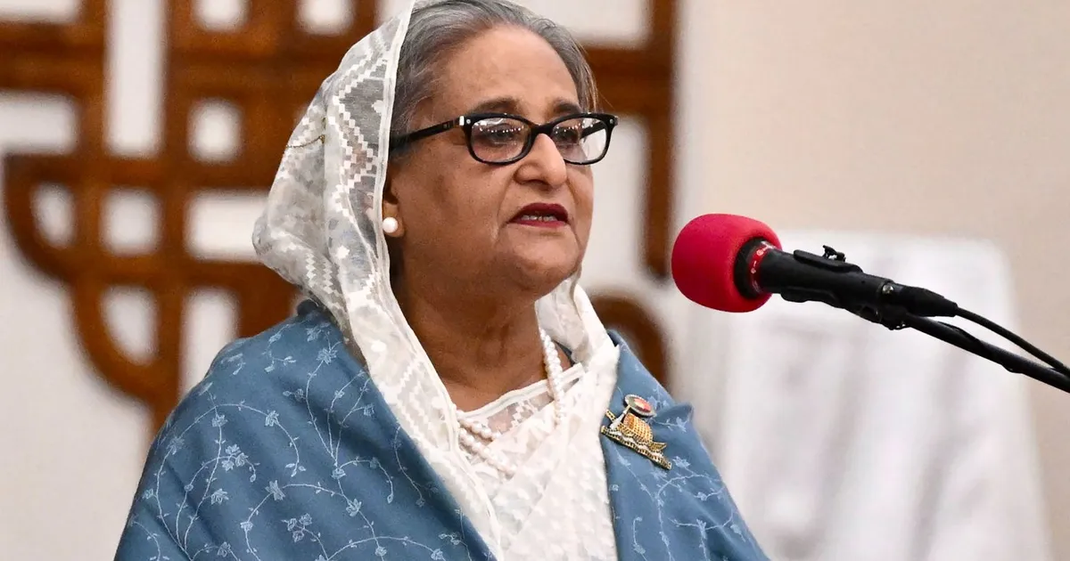 Ex-primeira-ministra do Bangladesh condenada a seis meses de prisão