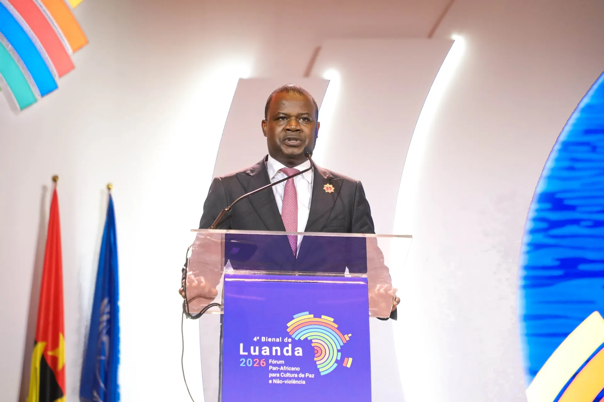 João Lourenço visita exposição de obras sobre água e ambiente na Bienal de Luanda 2026