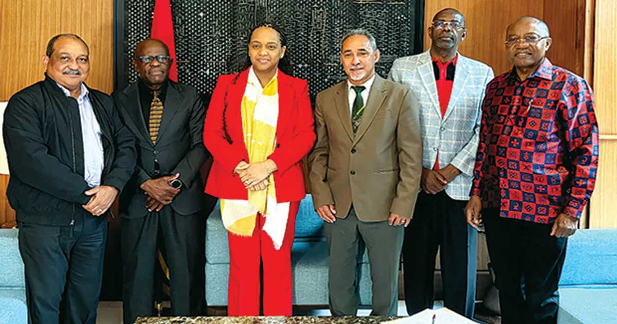 Vice-presidente do MPLA tem encontro com comunidade