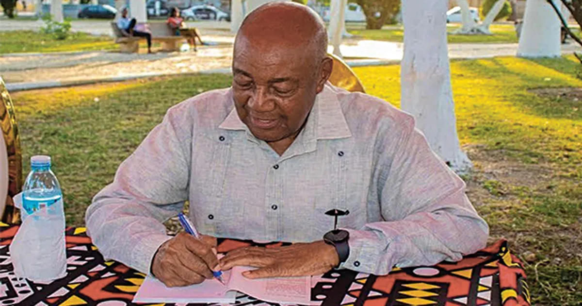 Hendrick Vaal Neto lança obra em Benguela