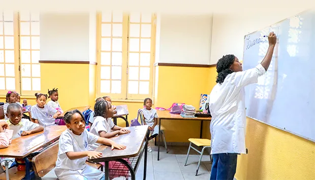 Educação considerada decisiva na preparação da futura geração