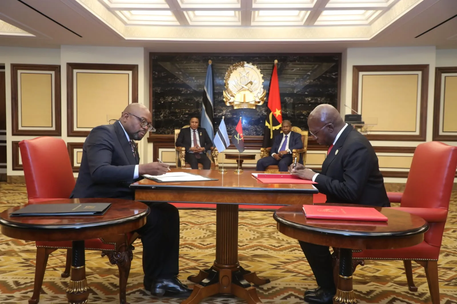 Luanda acolhe assinatura de três instrumentos entre Angola e Botswana