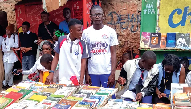 Biblioteca comunitária em Cacuaco incentiva hábitos de leitura nos jovens