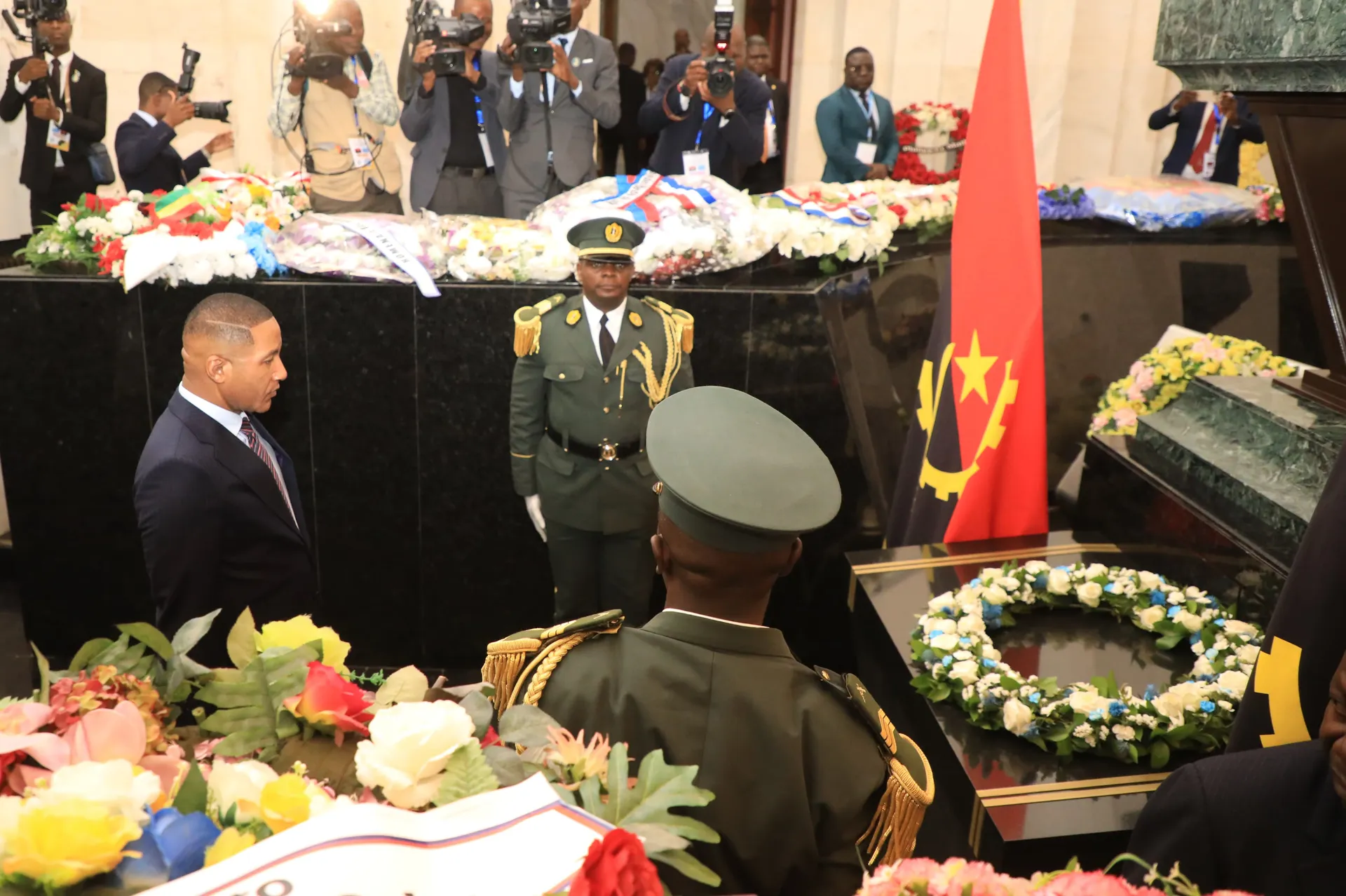 Duma Boko homenageia Agostinho Neto
