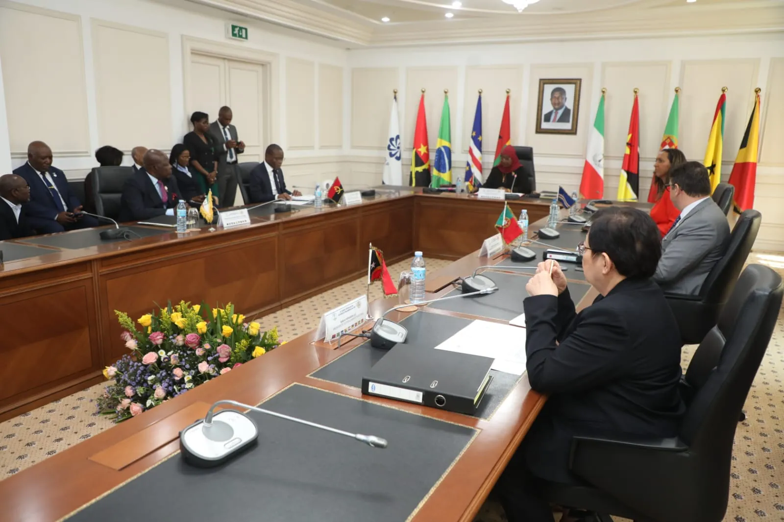 Líderes parlamentares da CPLP preparam detalhes para início da sessão