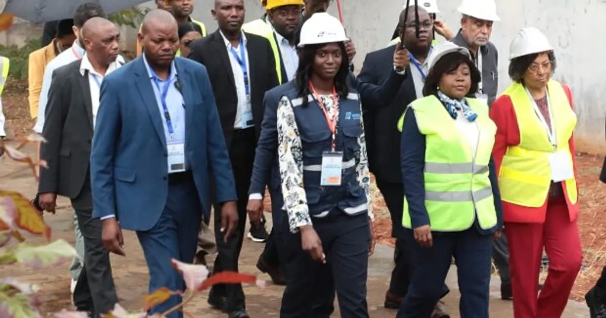 Vice-Presidente da República avalia obras de reabilitação de escolas em Luanda