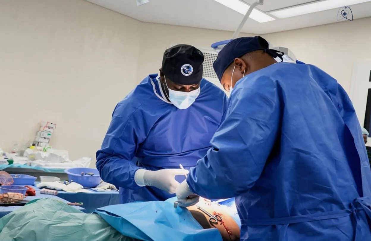 Angola realiza primeiras cirurgias robóticas renais