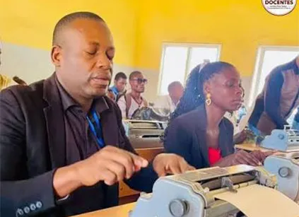 Ensino especial necessita de 50 máquinas Braille