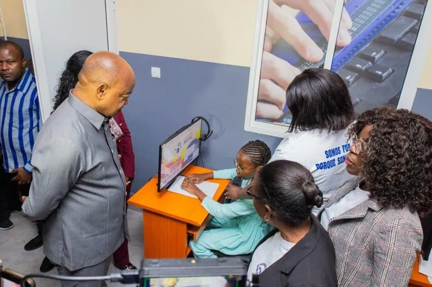 Projecto Ngola Digital leva cinco salas de informática a escolas de Luanda e Icolo e Bengo