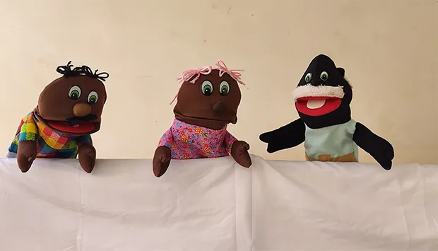 Colectivo 14 de Abril exibe peça de teatro de fantoches