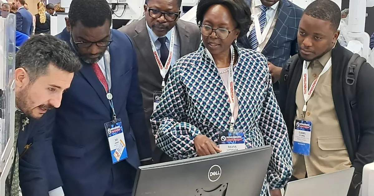 Angola busca parcerias internacionais para expandir cirurgia robótica no país
