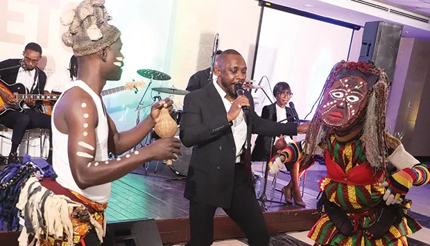 Chetekela revive Gatho Reevans e canta em palco com adrenalina