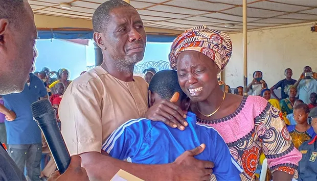 Estudantes nigerianos resgatados após uma semana em cativeiro