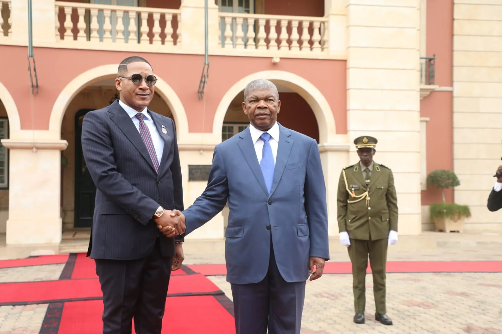 João Lourenço recebe homólogo do Botswana no Palácio Presidencial