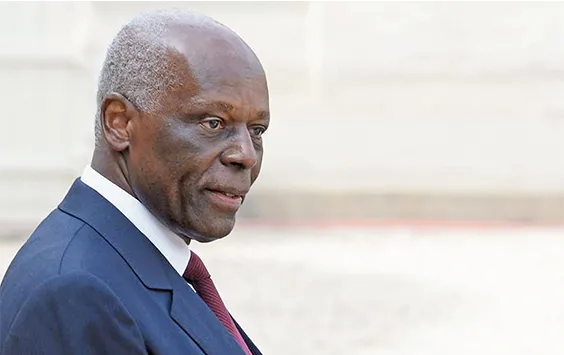 José Eduardo dos Santos, 38 anos no centro da história de Angola