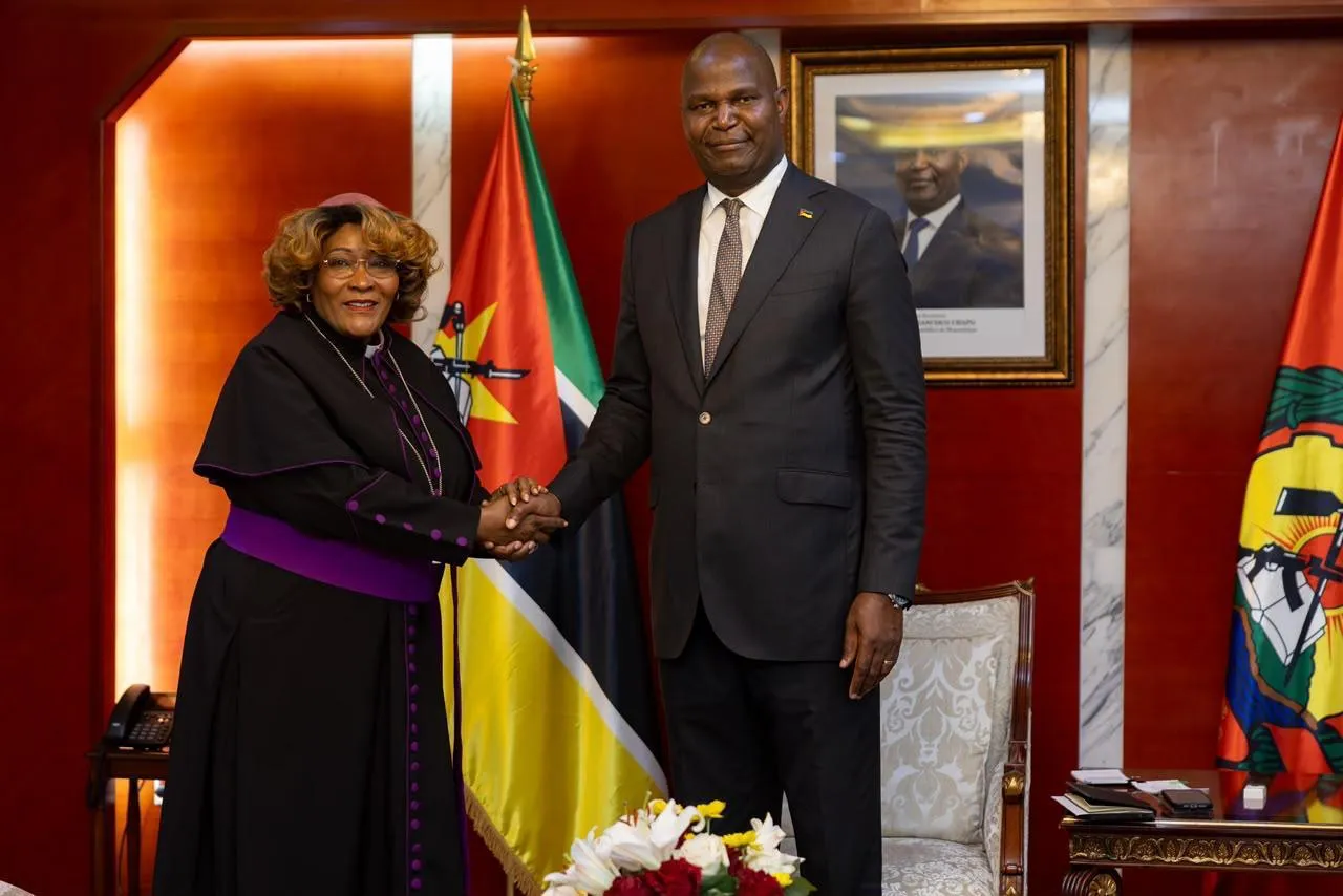 Presidente moçambicano recebe primeira bispa anglicana de Moçambique e Angola