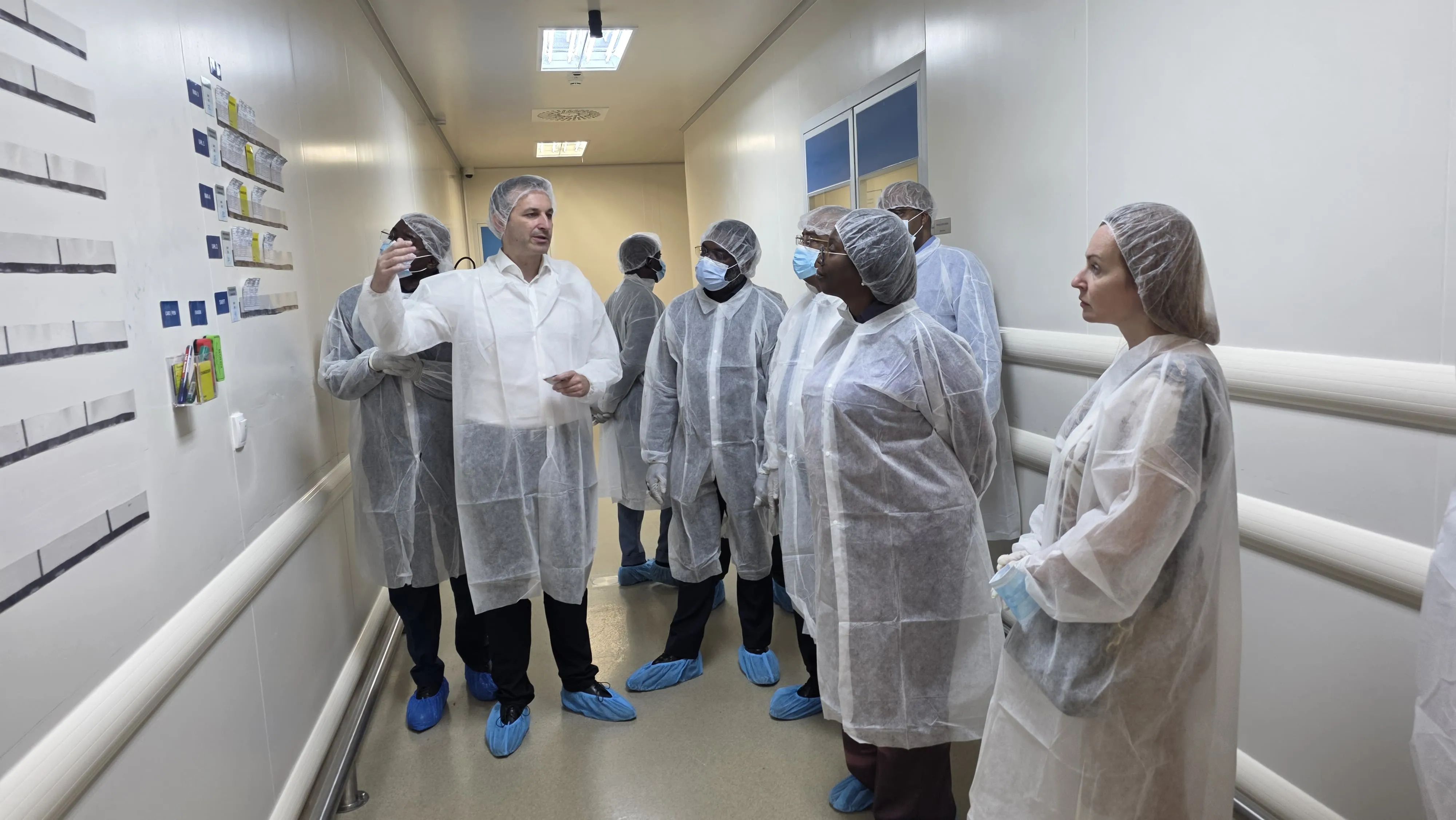 Angola e Sérvia avaliam cooperação na saúde com aposta na indústria farmacêutica