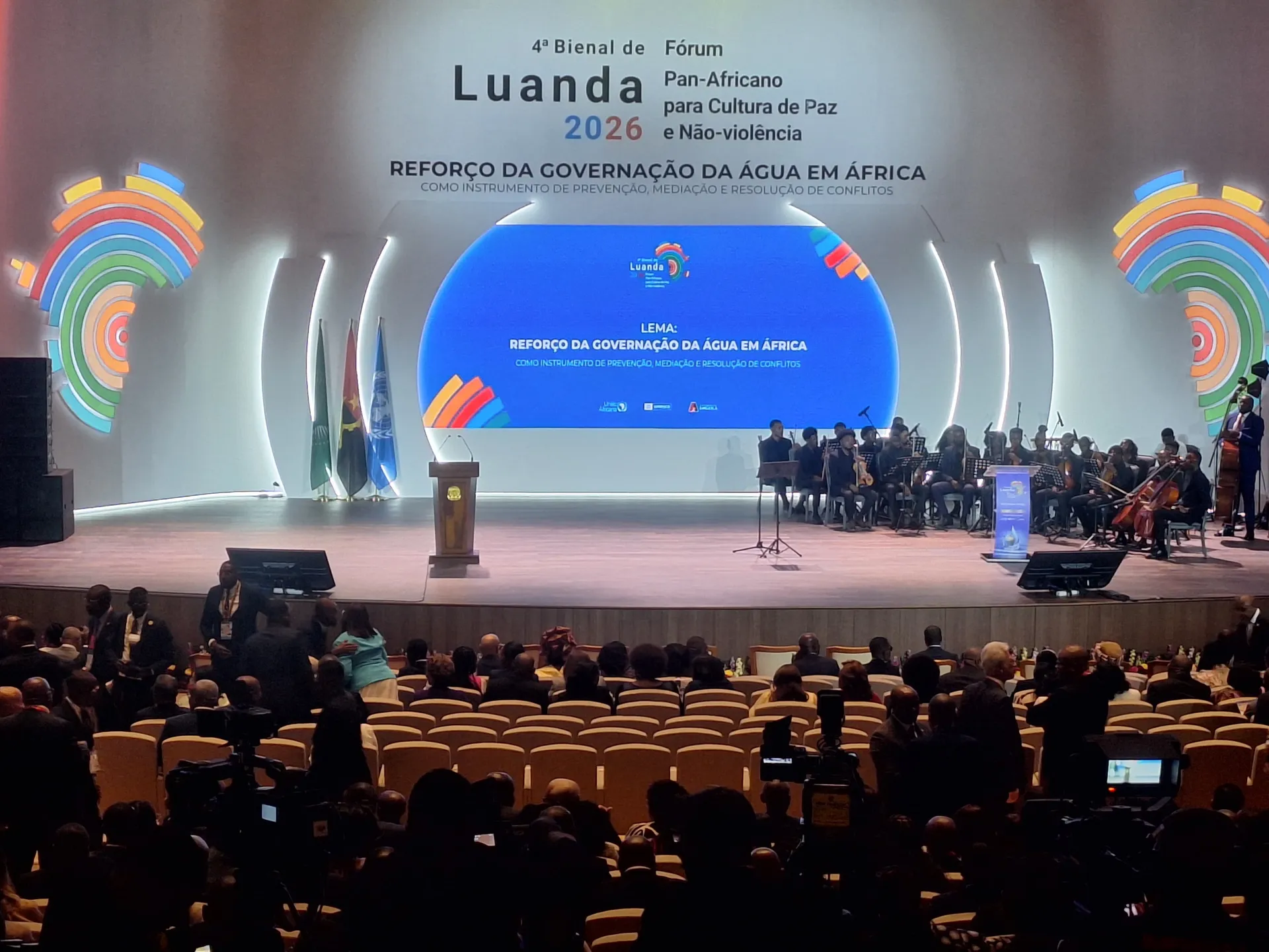 Alterações climáticas e investimentos em água dominam segundo dia da Bienal de Luanda