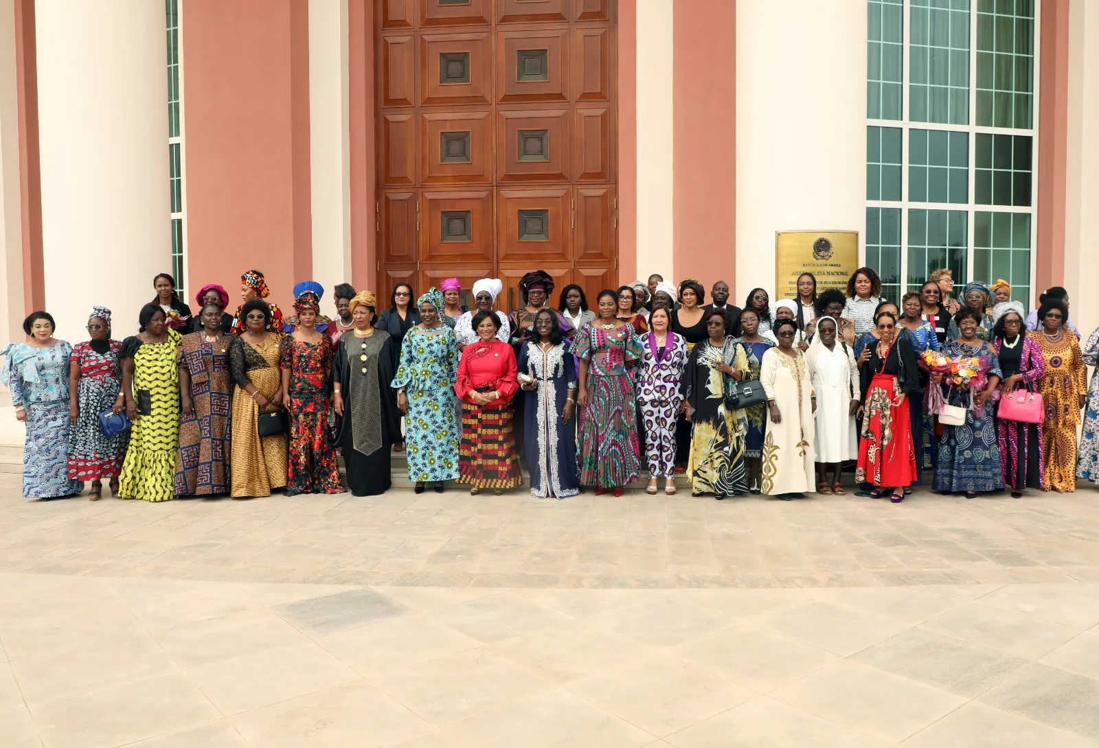 Exposição de artes assinala Dia da Mulher Africana em Luanda