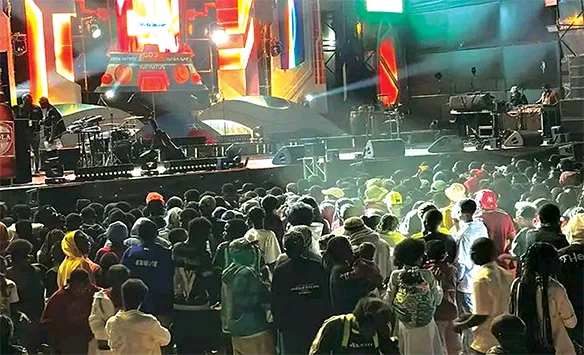Artistas de diferentes estilos encantam em show no Lubango
