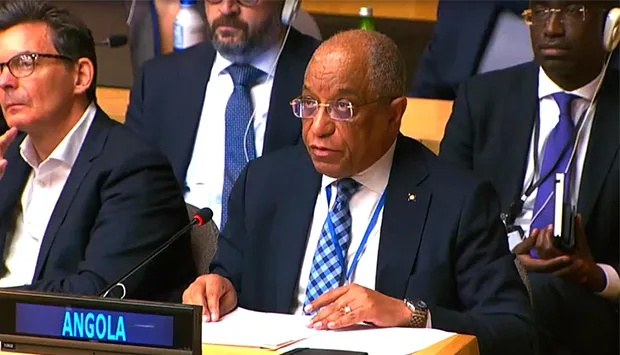 Angola aponta educação como solução para paz