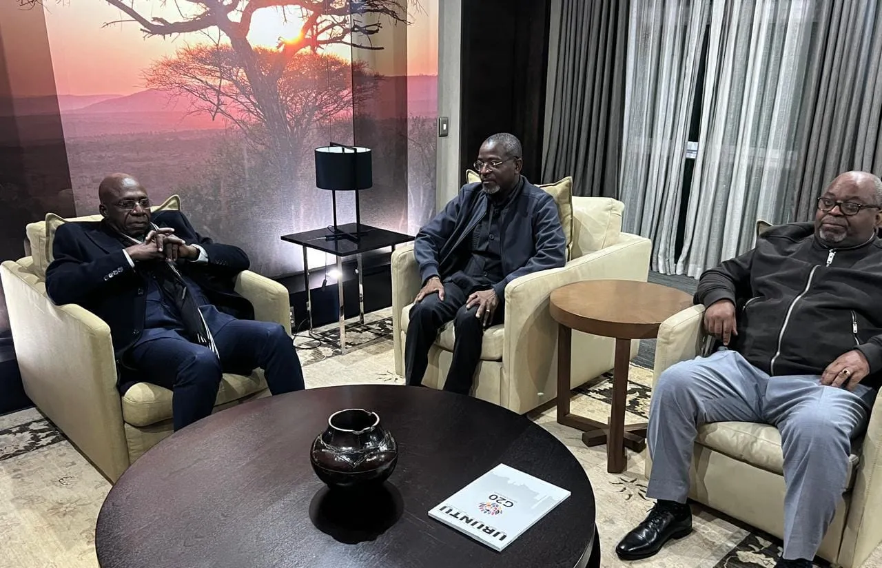 Téte António chega a Durban para reunião do Conselho de Ministros da SADC