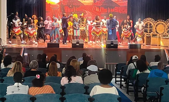 Kupolo Njila dedica noite de teatro à tradição