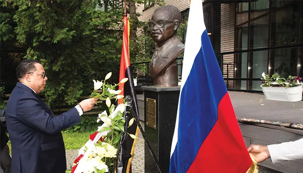Raul Lima homenageia António Agostinho Neto
