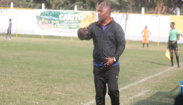 Hélder Teixeira nega propostas da Segundona