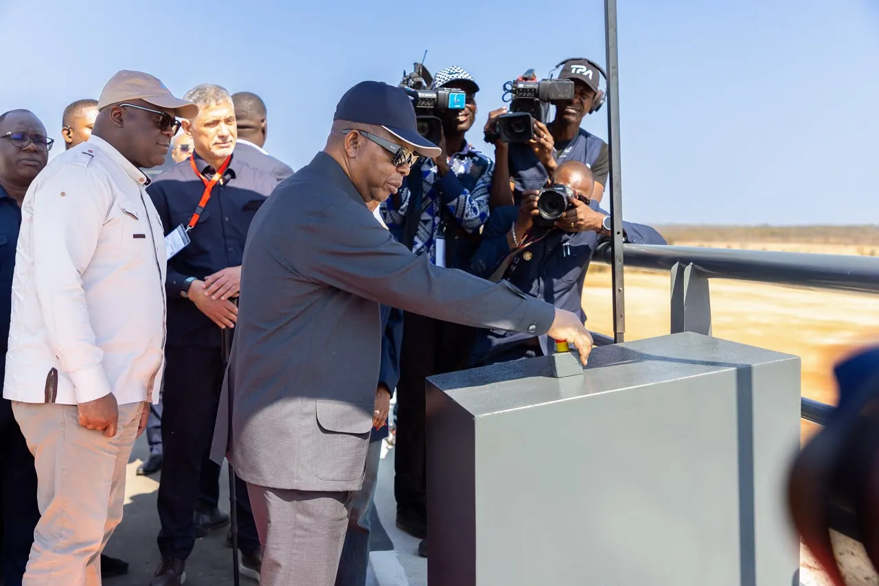 Félix Tshisekedi testemunha inauguração das barragens do Ndue e Calucuve