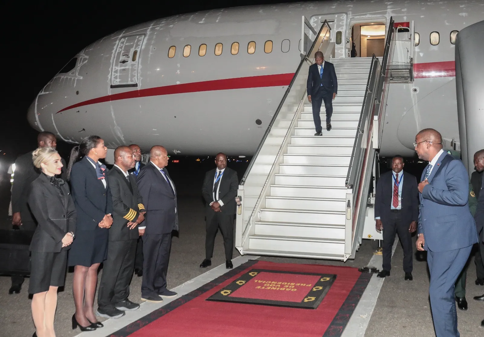 João Lourenço regressa ao país após missão no Egipto