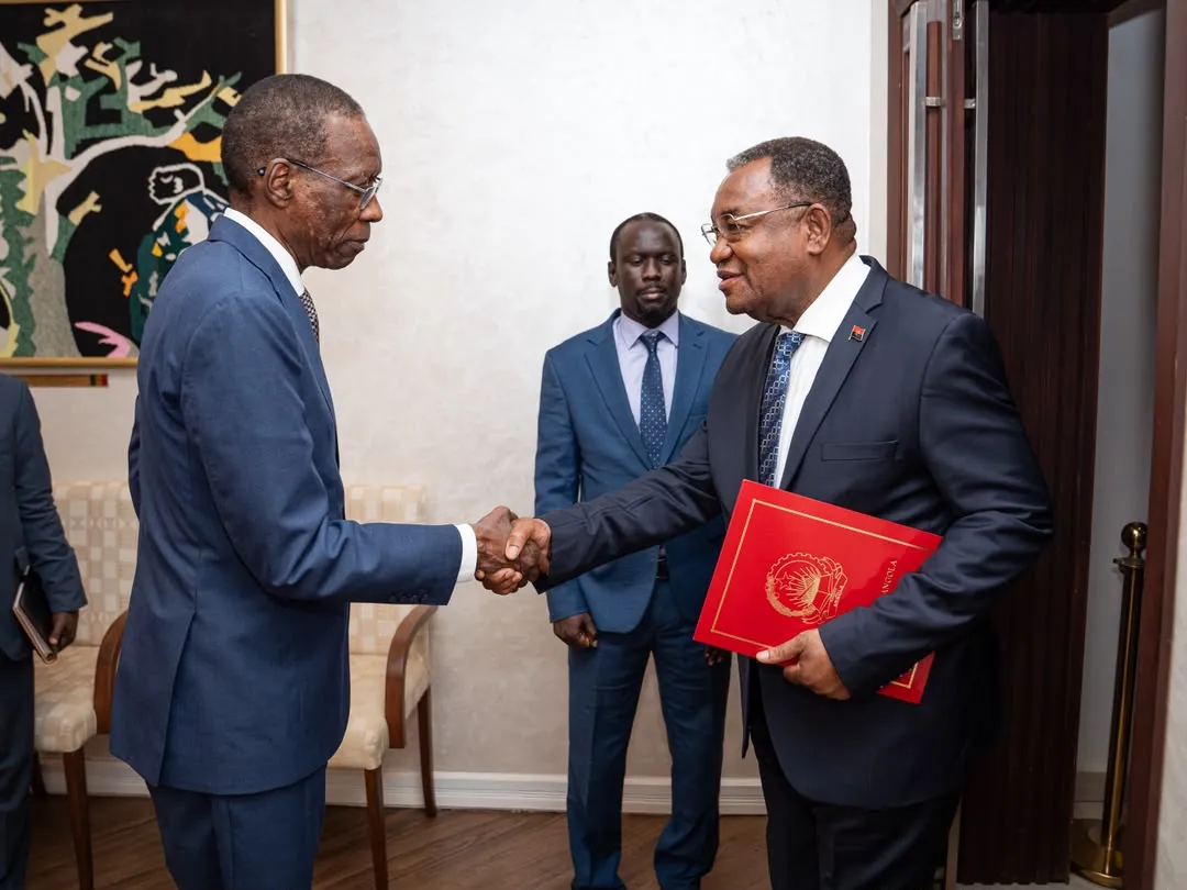 Embaixador Egídio Santos apresenta Cartas Figuradas no Senegal