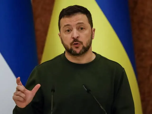 Zelensky alerta para perigo de sobrevoar céu da Rússia