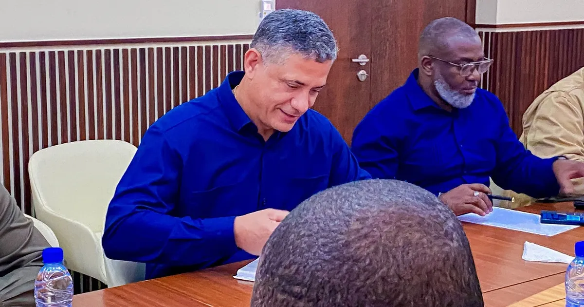 Ministro da Energia e Águas avalia obras do sector em Benguela