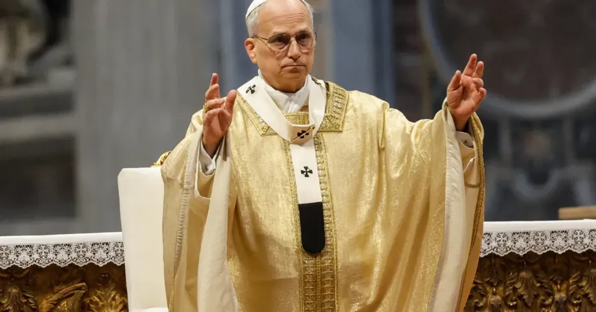 Papa ordena novos sacerdotes a "reconstruir a credibilidade da igreja"