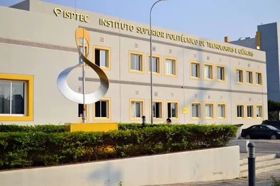 Especialista em robótica da Liberty University cumpre visita em Luanda