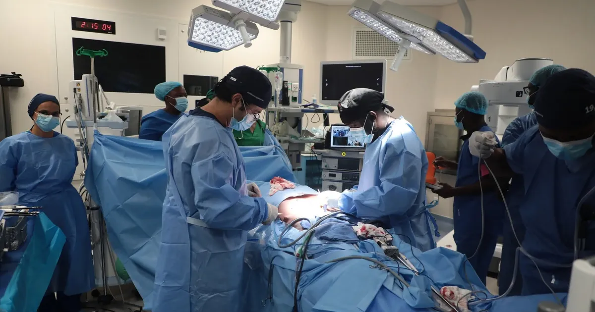 Angola realiza primeira cirurgia da próstata por robô numa distância de 17 mil quilómetros