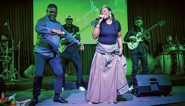 Gabriel Tchiema e Edna Mateia unem vozes na celebração da identidade