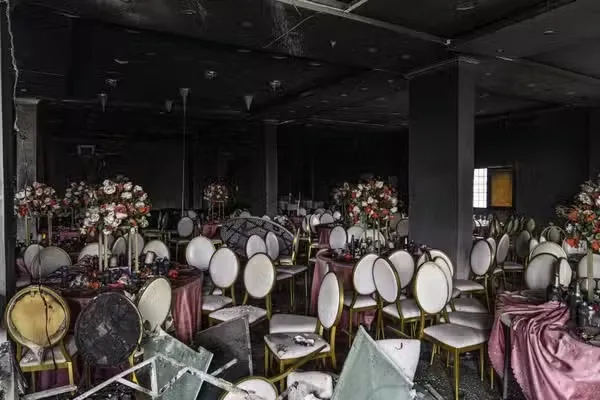 Incêndio mata mais de 20 pessoas em festa de casamento