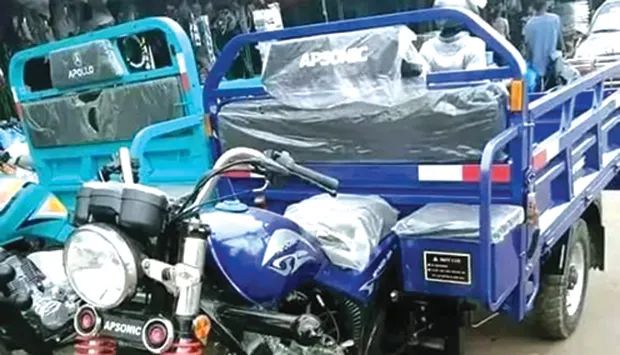 Camucuio reforça auto-emprego com entrega de equipamentos