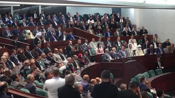 Deputados alargam pena de morte a incendiários
