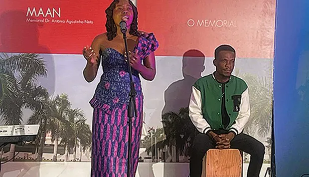 Tina Bunga celebra identidade cultural no palco do Memorial