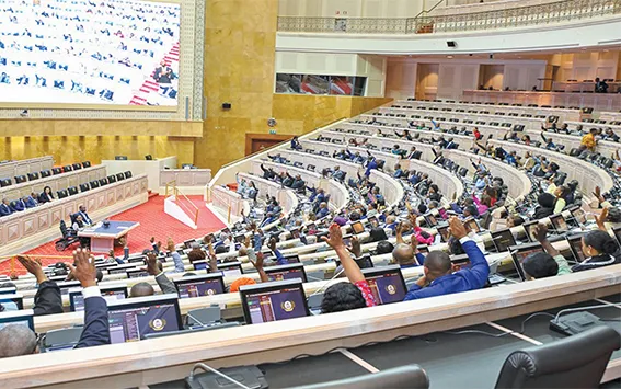 Parlamento aprova incentivos para novos blocos petrolíferos