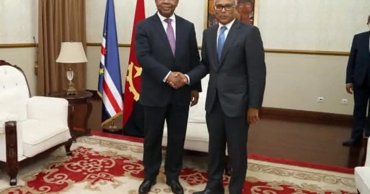 João Lourenço felicita José Maria Neves pelo 50.° aniversário da independência de Cabo Verde
