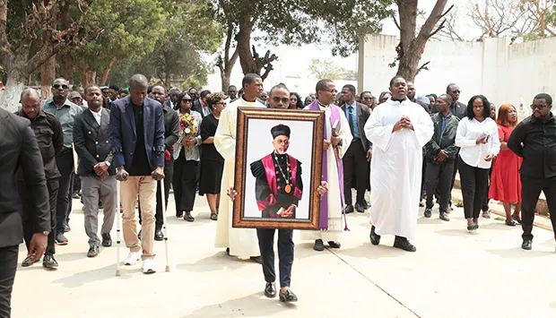 Homenagem final a Vitorino Hossi em Luanda