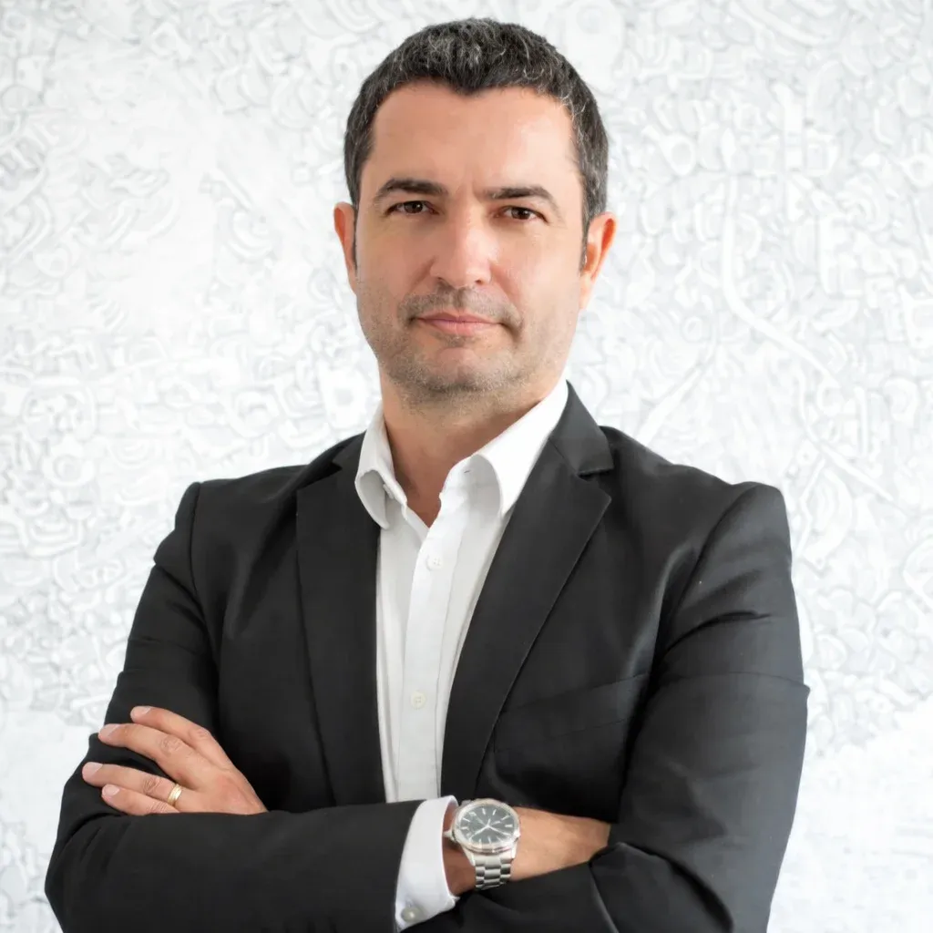 Chris Masters, da WEZA ao Agroportal.ao: Um Percurso entre a Comunicação e a Agricultura