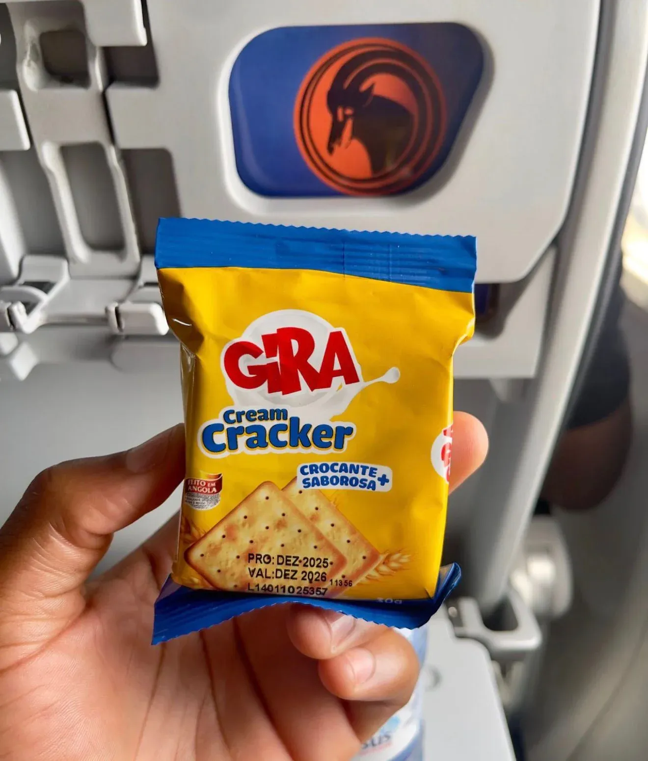 Bolachas Gira nos céus de Angola: presença da marca nos voos da TAAG é motivo de orgulho para especialista de Marketing