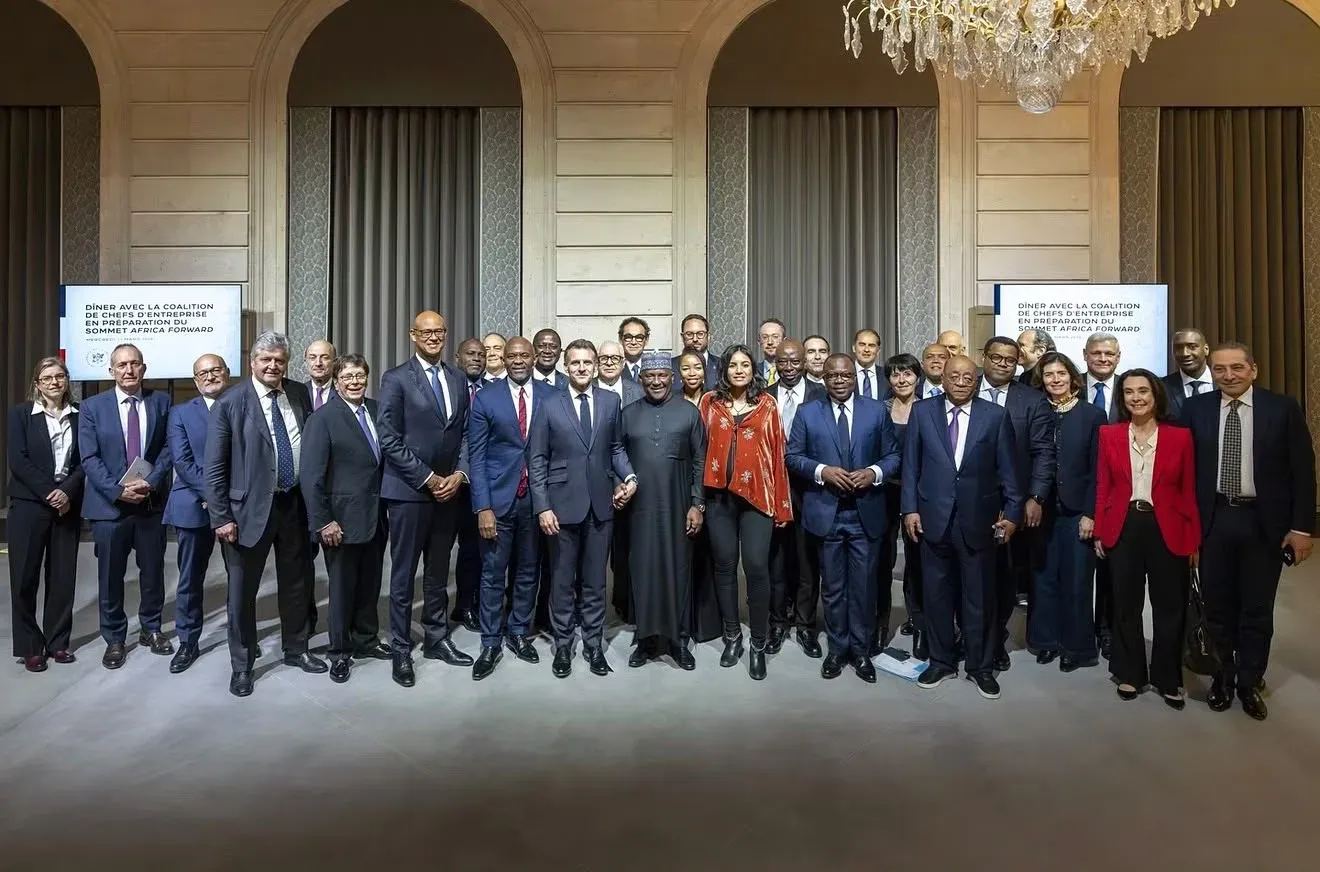Macron reúne 40 líderes empresariais africanos e franceses para mobilizar 23 mil milhões de euros em projectos