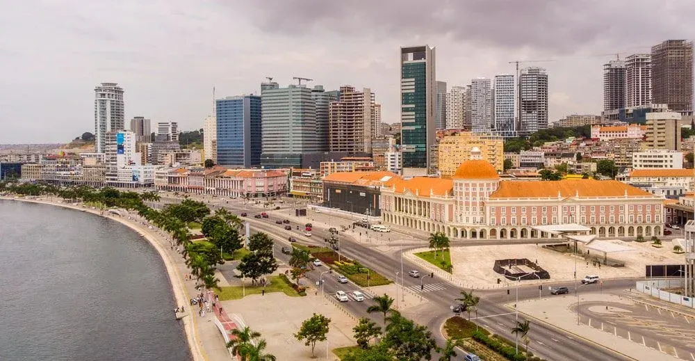Por que é que investir em Angola custa mais que na Costa do Marfim